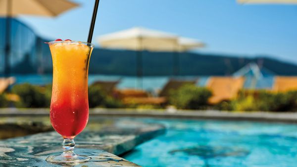 Großes Angebot an der Poolbar