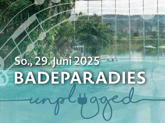 Badeparadies Unplugged Pool mit Palmen und Noten