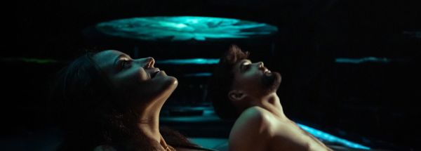 Zwei Personen im Immersive Sky der Therme Euskirchen