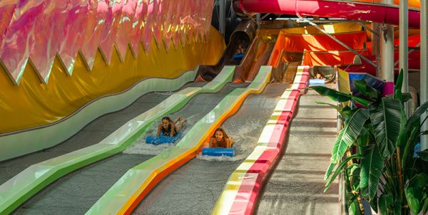 Das perfekte Familienerlebnis für den Sommer. Mit 23 Wasserrutschen und vielen Attraktionen.