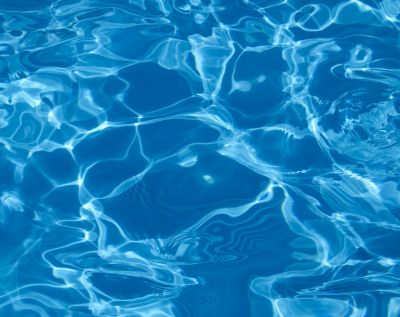34 Grad Wassertemperatur Blaues Wasser